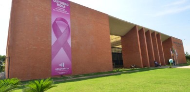 Assembleia encerra Outubro Rosa com palestras de especialistas