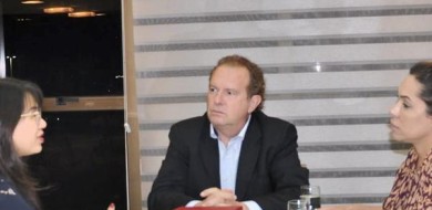 Governador Mauro Carlesse recebe empresários do ramo ótico da Kenerson