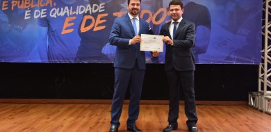 Deputado Eduardo Siqueira Campos é homenageado pela Unitins