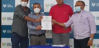 Deputado Gaguim esteve em Porto Nacional assinando Ordem de Serviço