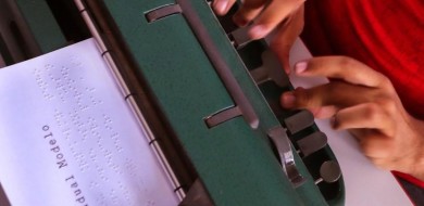 Estudantes com deficiência visual poderão solicitar diploma em braille