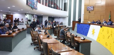 Deputados aprovam reajuste de 4,83% para servidores do Judiciário